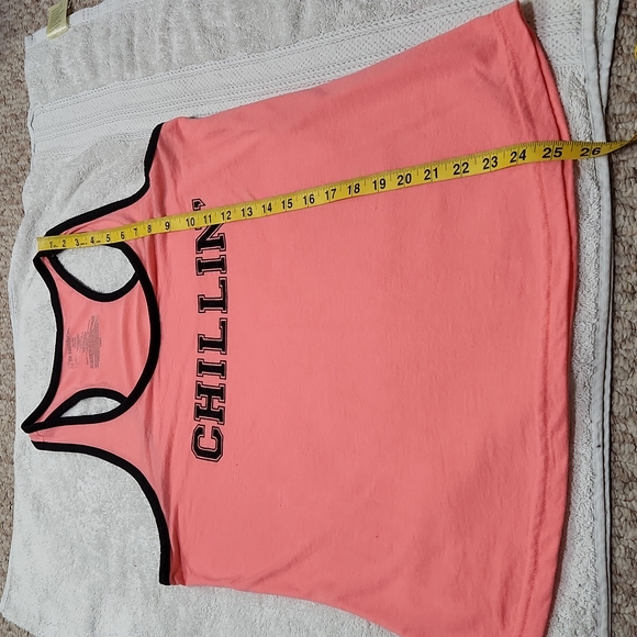 $5☃️No Boundaries Chillin' Razorback Tank XL - Picture 6 of 6